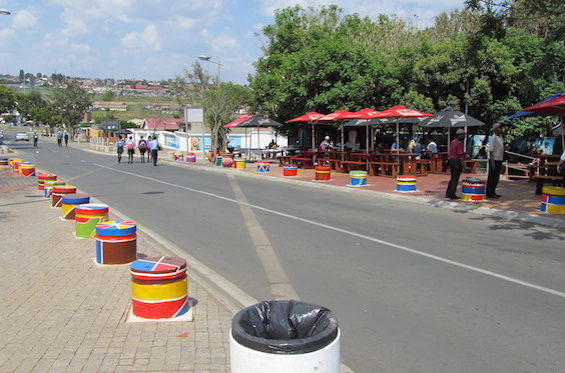 Vilakazi-street-pic-credit-John-A-Forbes-565x373