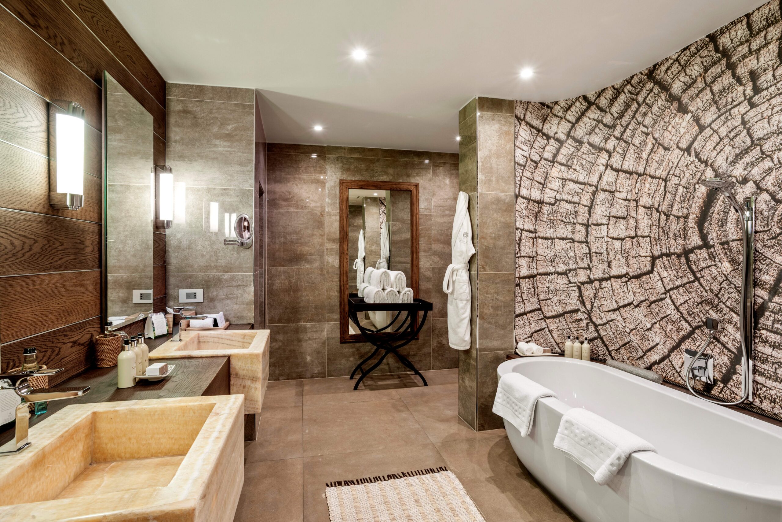 Luxury Suite 1