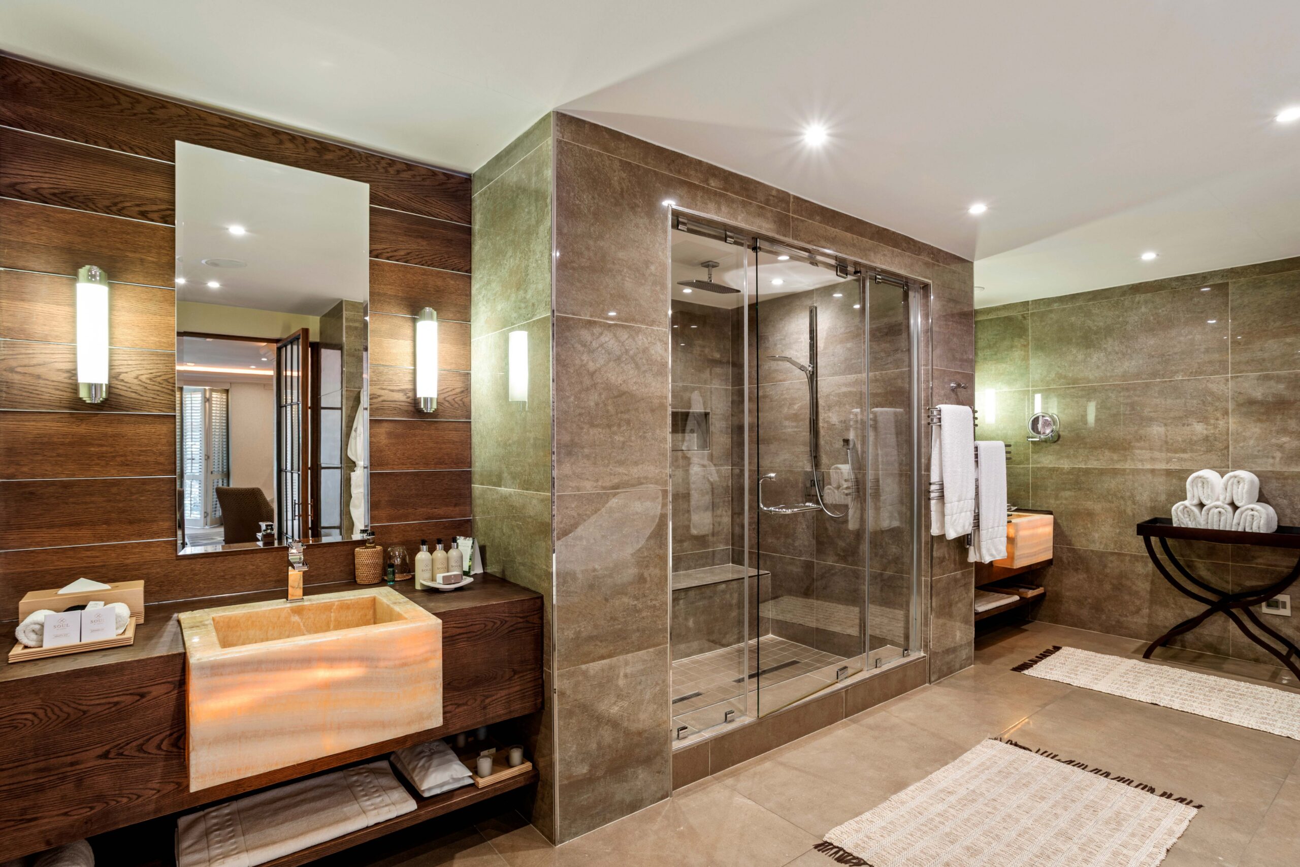 Luxury Suite 1
